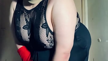 Chico Gordo Hermoso Muestra Sus Chichis