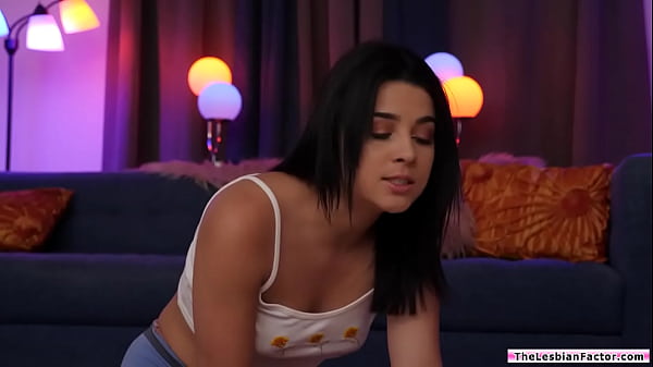 Teen Babe Facesitts Lesbian Cheerleader