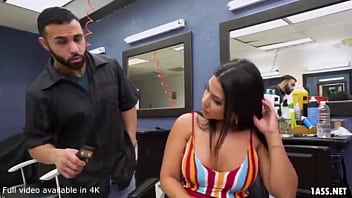 Traindo O Marido Com O Barbeiro