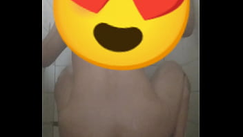 Novinho Sentando No Consolo No Banho