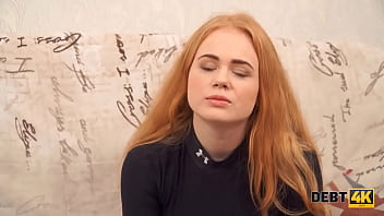 Debt4k. La Fille N_a Pas D_argent Pour Payer Une Dette Et Le Collectionneur La Baise