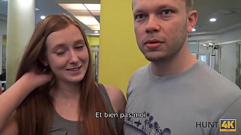 Hunt4k. Dans Un Gymnase Vide, Un Chasseur Paie De L_argent Pour Un Cocu Avide Et Empale Sa Copine