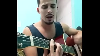 Tocando Gostoso O Violão Enquanto Encanta