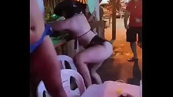 Putas Bailando Para Encontrar Vergas Para Meterse En Playa De Ecuador