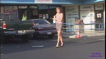 Incontra La Bella Milf Al Parcheggio E Gli Propone Un Bel 69 A Casa Sua