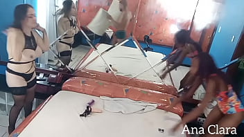 Leo Ogro No Hotel Com As Amigas Nicoli Fox E Natasha Sub.