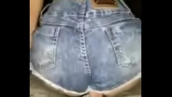 Novinha Descendo Rebolando De Shortinho