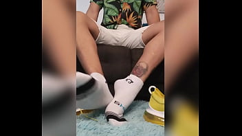 Lat_iacuteshow His Feet And Socks