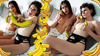 Two Lesbians And Bananas - Darcy Dark _ Regina Rich