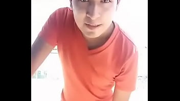 Joven Caliente-cachorroalmeda