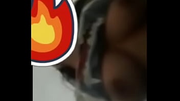 Me Pide Que Le Meta La Verga Mientras Su Familia Esta Afuera En La Sala