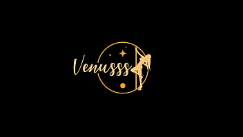 Tomando Jato De Gozada Na Boca Depois De Tomar Champanhe Nela - Cherry Adams E Venusss