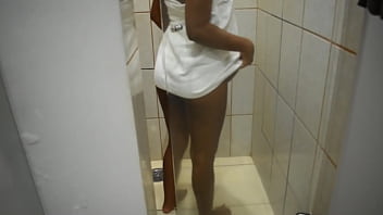 Minha Puta Sai Com Os Meus Ex-namorados, Mas Eu Não Esperava Por Isso Entao Dei O Cu No Chuverro Para Meu Foder