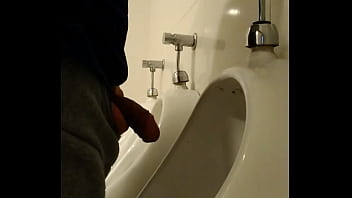 Pissing, Bath, Publico, Meando, Bano - Pissing - 2025 - Intense - Performance - Video 1973651
