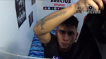 Mi Vecina Se Escapa De Su Casa Para Un Rapidín - Cámara Escondida