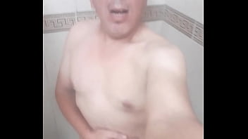 Latino Cantando Sin Ropa