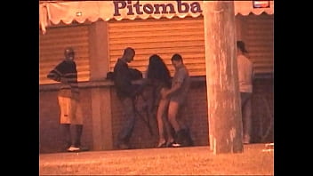 Fazendo Sexo Com Vários Desconhecidos No Quiosque Da Praia