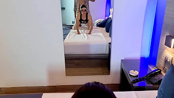 Lo Que Hacen Sus Esposas En El Gym, Entrenando Con Isis Milf Y Hotwife En El Motel Azul Zafiro