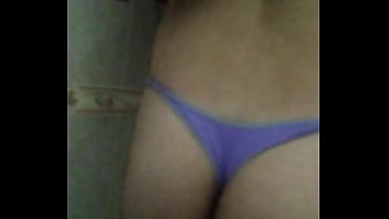 Paja Con La Tanga Puesta Y Oliendo La Calza Sucia De Mí Señora