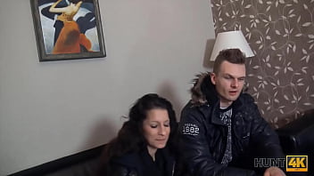 Hunt4k. Un Mec Accepte De L_argent D_un Chasseur Qui Voulait Baiser Sa Petite Amie