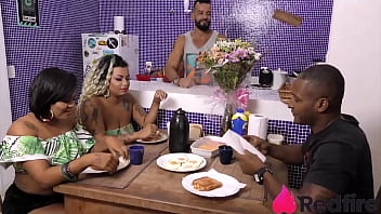 Hoxxxtel 69! Duas Amiguinhinhas Botaram Pra Foder Com Os Dotados No Pelo Com Muito Anal! - Com Mark Butt, Vinny Burgos