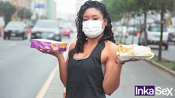 Tremenda Morena Peruana Vendedora De Turrones Es Pillada Por Comprador Pervertido