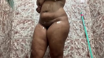 Abrindo Meu Cu No Banho, Quero Gozada Na Bunda!