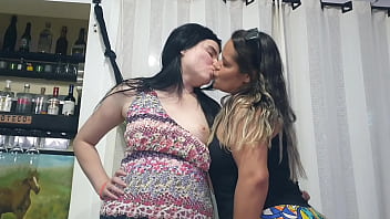 Paty Bumbum Fica Molhada Ao Preparar Uma Atriz Para Cena !!! Branca De Neve Atriz - Paty Bumbum