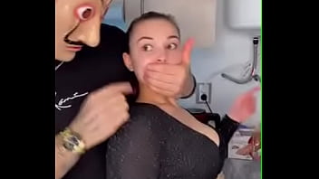 Pegando A Gostosa Do Corno Enquanto O Corno Se Distrai