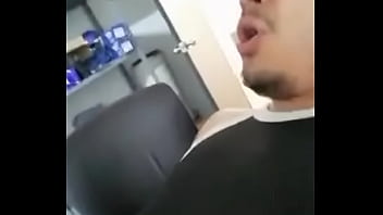 Me Cogió En Su Oficina