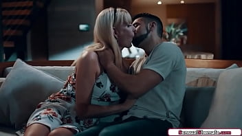 Trans Stepmom Jamie French Is Barebacked