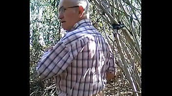 Mi pedazo de culo 27.Modelo:Gaysexy1960 - Sensual-desnudo-erotico-modelo-parque-ciudad-matorrales-culo-grande-naturaleza-aire-libre