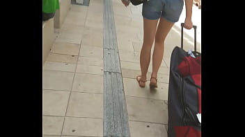 Suivre Son Petit Cul En Short