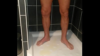 Se Pisser Dessus En Caleçon