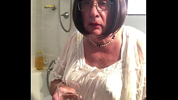 Johanna Piss Drinker Clayton 001