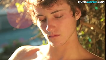 Athletic Amateur Shows Ass And Enjoys Jerkoff On The Bed