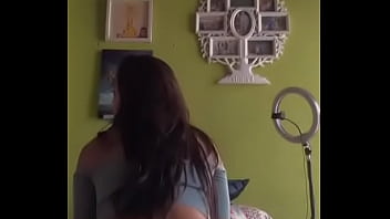 La Descarada Noemi Se Pone A Bailar Enseñando Tanga A Su Hijo Y Este Se Pone Celoso