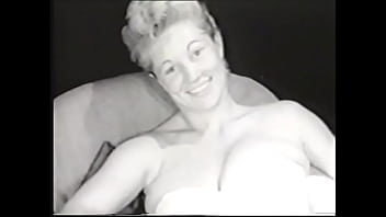 Cute Chick With Big Jugs Posing Nude For The Camera