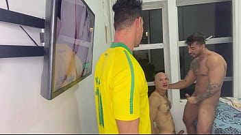 Guto E Gustavo Em Comendo O Zelador Do Predio Video Completo Nas Plataformas Xvideos Red Gutoabravanel E Gutoegustavo Com