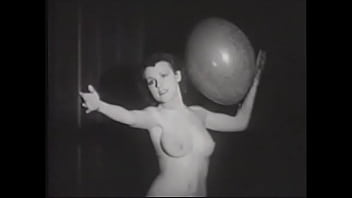 Erotic Retro Model With A Beautiful Figure Plays With Balloons For The Crowd On Stage