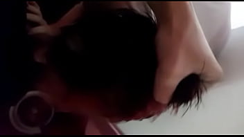 Me Llama A Para Que Le Chupe La Pija En El Baño Mientras Su Familia Está En El Comedor