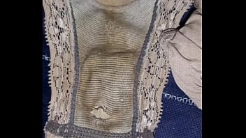 Que Rico, Es Recién Quitado, Estaba Mojadito Y Olía Bien Rico, Me Masturbe Oliendolo, Ahí Compartí El Vídeo, Le Heche Mi Lechita.