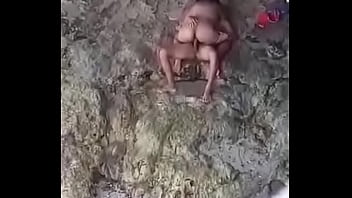 Chola Rica En La Playa