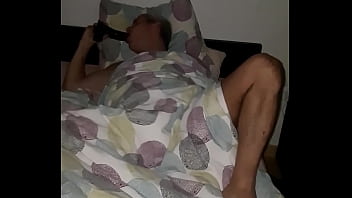 Se Réveiller Et Sucer Son Gode Comme Une Petite Salope