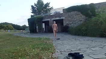 Visite Nu Des Toilettes Publiques D_une Aire De Repos