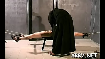 Lusty Floozy Is Posing Without Clothes