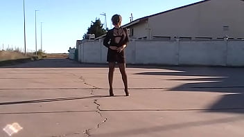 Pornsonick Se Exhibe Frente A Los Camioneros