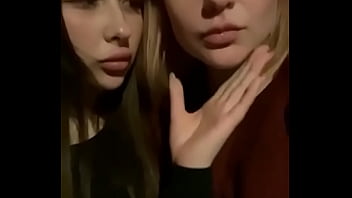 Puttanelle Che Si Spompinano La Lingua A Vicenda