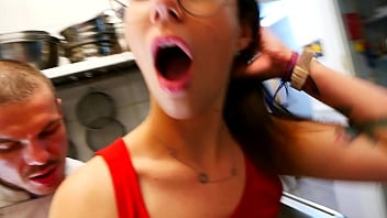 [polish Amateur Couple]chihuahua Rucha Się Z Szefem Kuchni W Restauracji