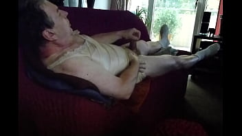 Andreas Wichst Geil Im Unterrock Von Seiner Mutter